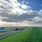 With 2 Bedrooms Westerhever