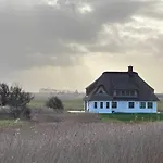 With 2 Bedrooms Westerhever