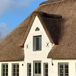 Apartment With 2 Bedrooms