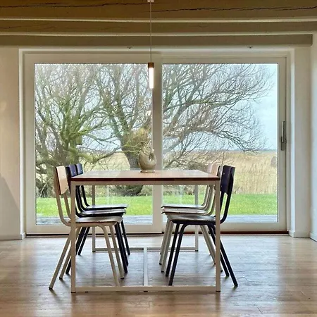 With 2 Bedrooms * Westerhever