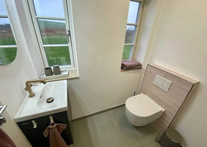 With 2 Bedrooms Westerhever